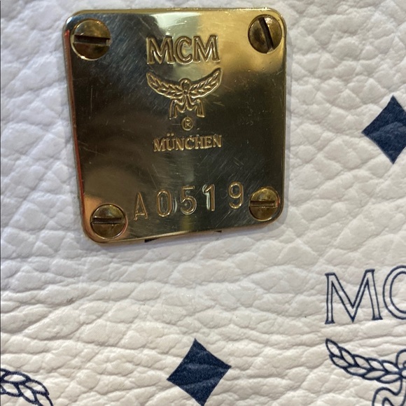 Vintage MCM White and Navy Crossbody Bucket Bag - Picture 6 of 15